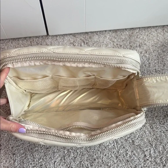 Buffbunny Quilted Cosmetic Case - Picture 10 of 11